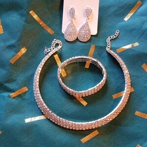 Holiday Gift ****Elegant Silver Tone Earring, Bracelet, Necklace Set, New